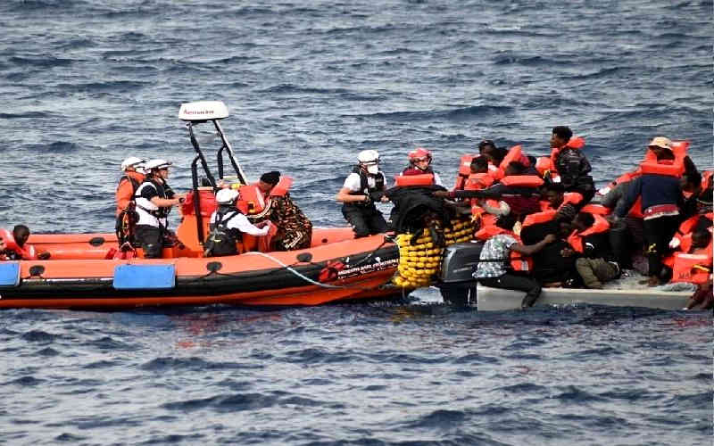 Equipes do MSF resgatam migrantes em barco à deriva no Mediterrâneo
Foto: Candida Lobes/MSF